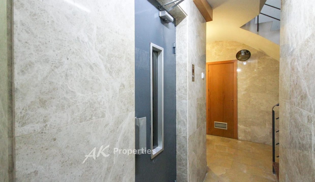 piso-luminoso-con-ascensor-y-terraza-en-a01eabf8-0004187552.jpg