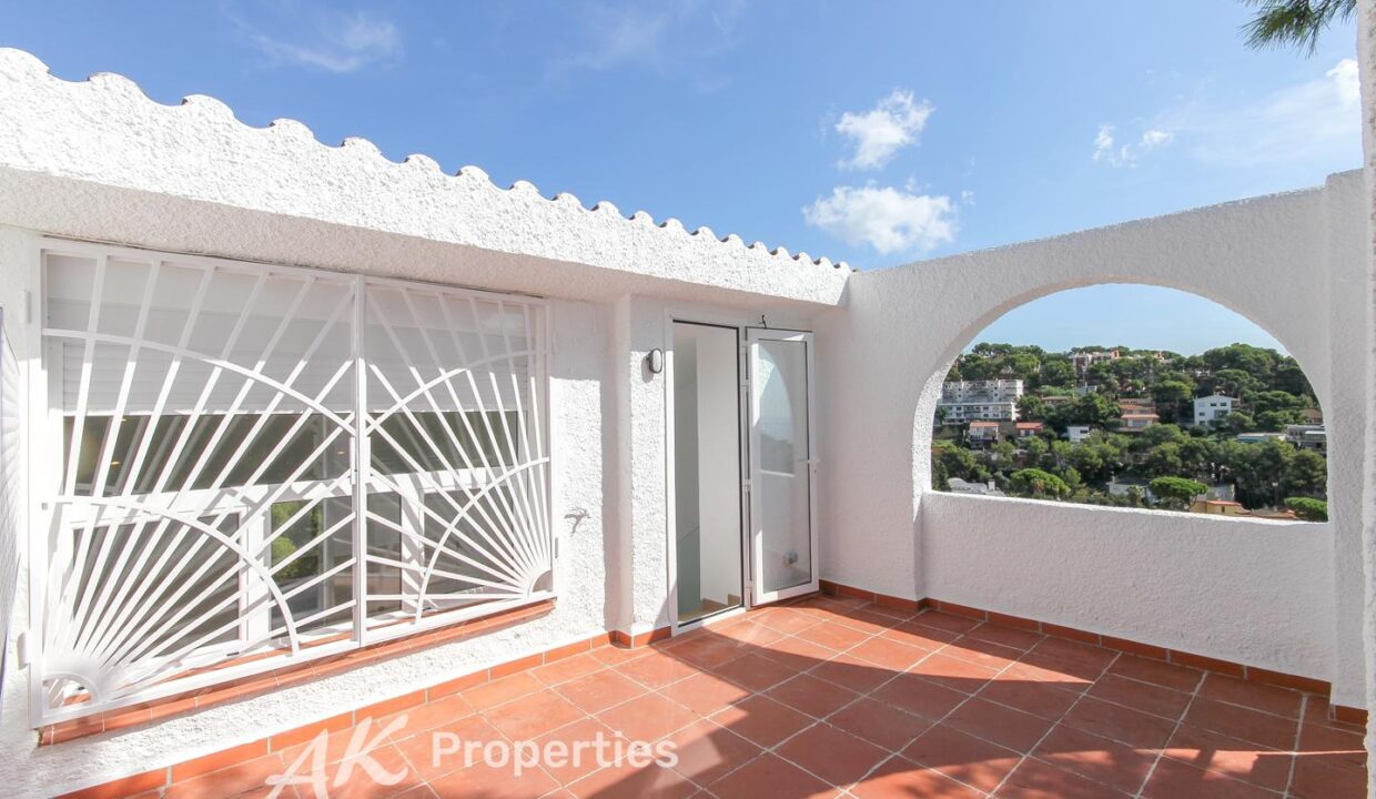 casa-recien-reformada-con-vistas-al-mar-4201188-9732f209-2.jpg
