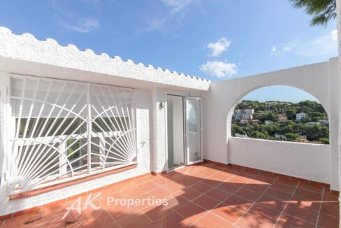 casa-recien-reformada-con-vistas-al-mar-4201188-9732f209-2.jpg