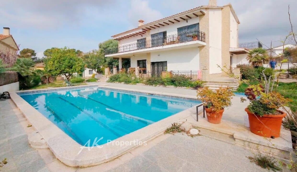 exclusiva-casa-unifamiliar-reformada-con-0f9383bd-0004240659-2.jpg