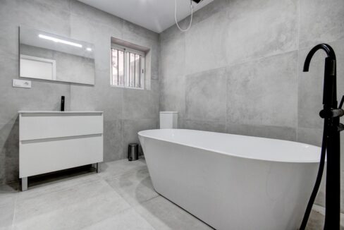 exclusiva-casa-unifamiliar-reformada-con-4240659-4621a04c-2.jpg