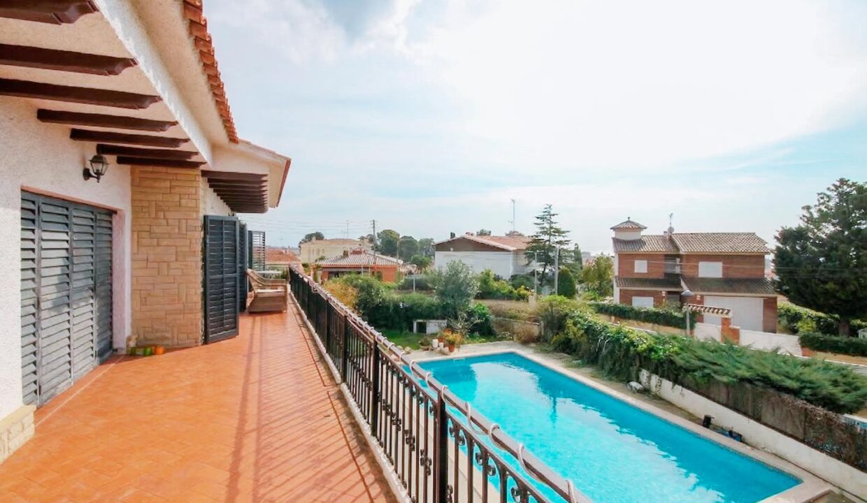 exclusiva-casa-unifamiliar-reformada-con-4240659-dc2a2c25-2.jpg