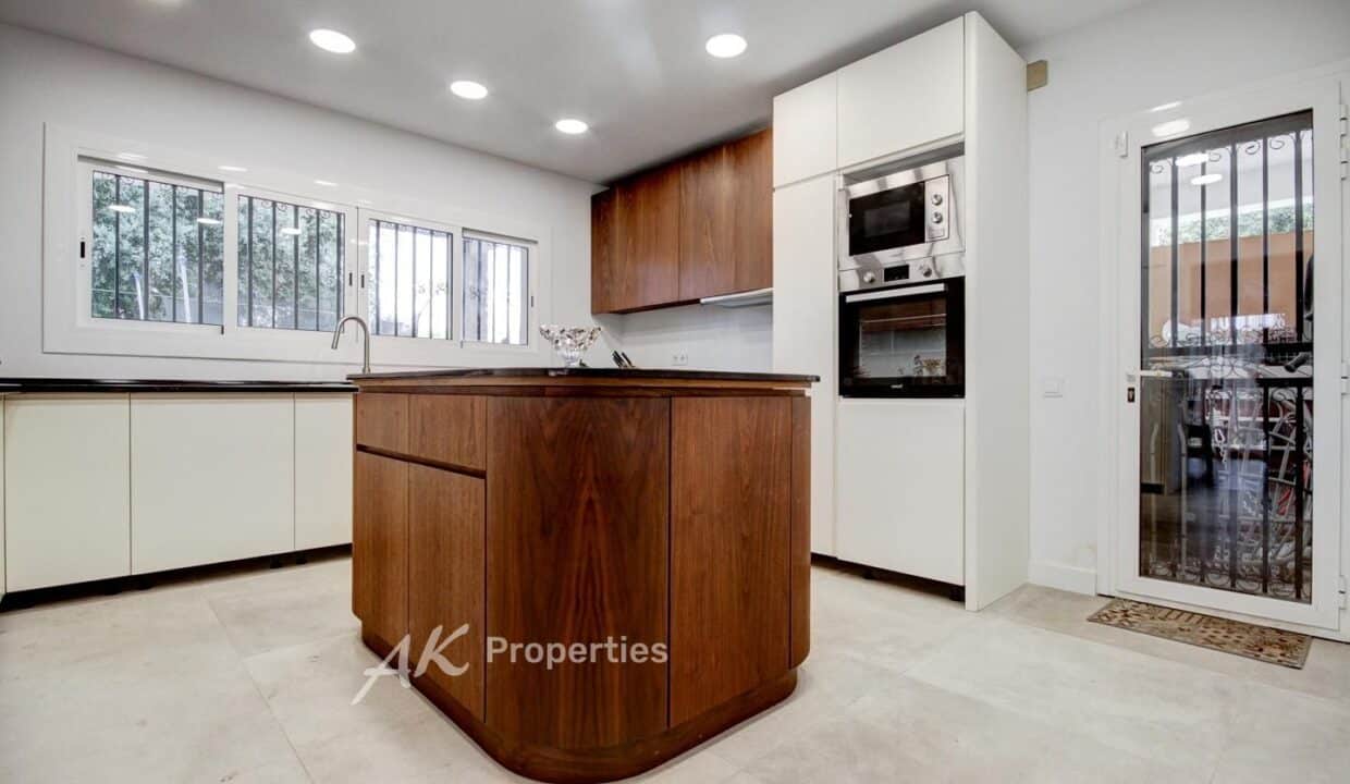 exclusiva-casa-unifamiliar-reformada-con-49b409f2-0004240659-2.jpg