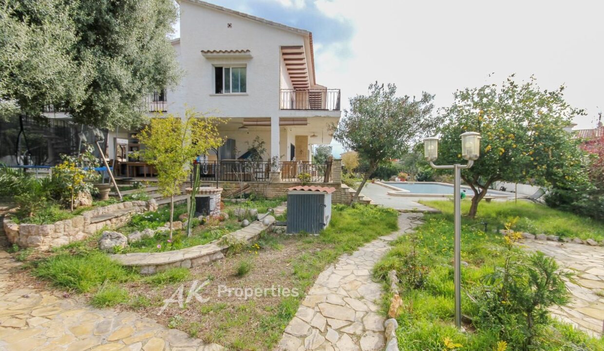 exclusiva-casa-unifamiliar-reformada-con-cafdb512-0004240659-2.jpg