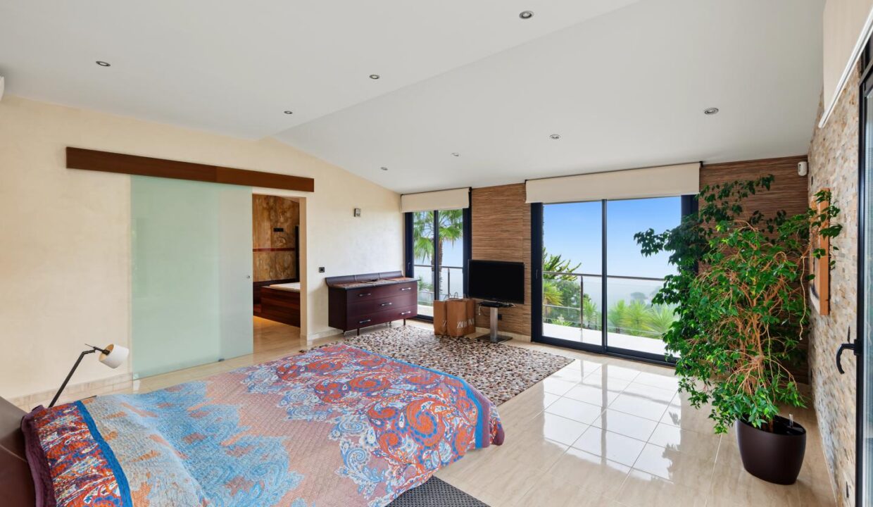 espectacular-villa-con-vistas-panormicas-4290807-66a09795-38.jpg