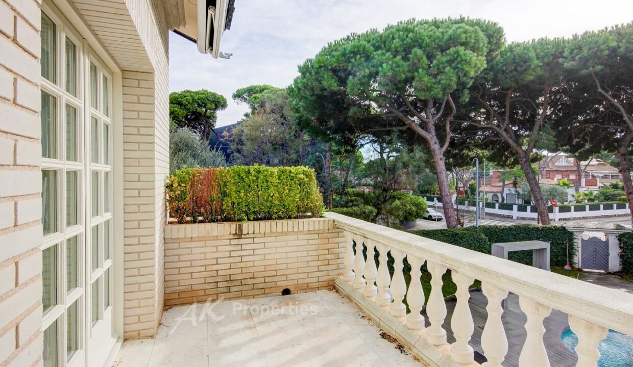 casa-de-alto-standing-en-castelldefels-19bd9b2a-0003386812-1.jpg