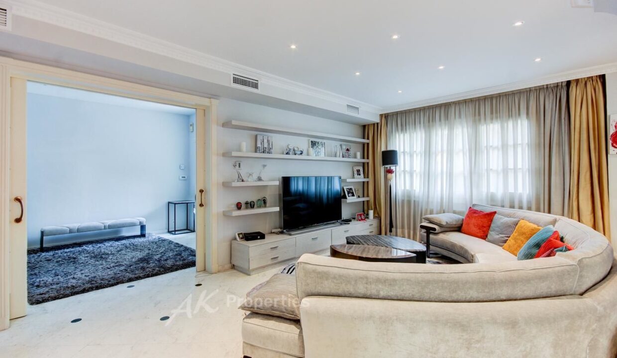 casa-de-alto-standing-en-castelldefels-3043db5c-0003386812-1.jpg