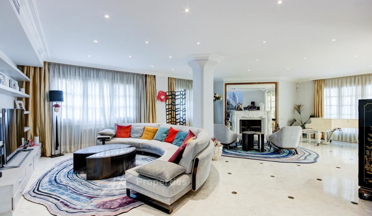 casa-de-alto-standing-en-castelldefels-5e7c2b7d-0003386812-1.jpg